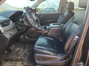 ✅ 2017 Chevrolet Suburban LT • VIN: 1GNSCHKC5HR282642 • Лот: 83931235. Опубликован ранее на Copart с пробегом 171 309 миль. Бесплатный доступ к архиву аукционных продаж из США и подробный отчёт об истории автомобиля на DreamBid. Изображение 7.