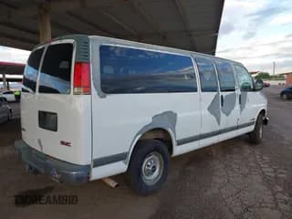 ✅ 1998 GMC Savana • VIN: 1GJHG39RXW1037117 • Lot: 43273858. Wystawiony na IAAI z przebiegiem 336 752 mil. Bezpłatny archiwum sprzedaży aukcyjnych z USA i szczegółowy raport historii pojazdu na DreamBid. Zdjęcie 4.