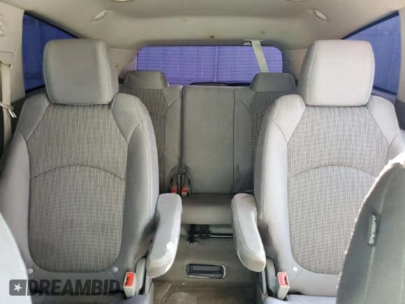 ✅ 2017 Chevrolet Traverse LT • VIN: 1GNKRGKDXHJ307793 • Лот: 86826595. Опубликован ранее на Copart с пробегом 121 343 миль. Бесплатный доступ к архиву аукционных продаж из США и подробный отчёт об истории автомобиля на DreamBid. Изображение 10.