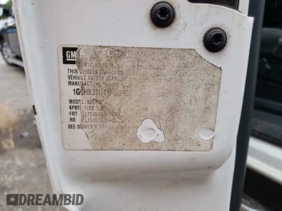 ✅ 2001 Chevrolet Silverado 2500HD LS • VIN: 1GCHK23U11F162998 • Lot: 82831614. Wystawiony na Copart z przebiegiem 300 425 mil. Bezpłatny archiwum sprzedaży aukcyjnych z USA i szczegółowy raport historii pojazdu na DreamBid. Zdjęcie 13.