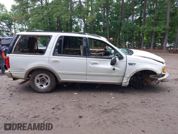 ✅ 2001 Ford Expedition Eddie Bauer • VIN: 1FMFU18L11LA21597 • Lot: 42740641. Wystawiony na IAAI z przebiegiem Nie podano. Bezpłatny archiwum sprzedaży aukcyjnych z USA i szczegółowy raport historii pojazdu na DreamBid. Zdjęcie 13.