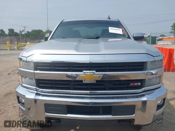 ✅ 2015 Chevrolet Silverado 2500HD LT • VIN: 1GC1KVEG3FF661609 • Lot: 42485031. Wystawiony na IAAI z przebiegiem 187 452 mil. Bezpłatny archiwum sprzedaży aukcyjnych z USA i szczegółowy raport historii pojazdu na DreamBid. Zdjęcie 6.