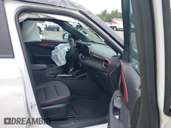 2025 Chevrolet TrailBlazer RS с VIN KL79MUSLXSB042240, выставлен на аукционе IAAI как лот 42485060 с пробегом 6 141 миль миль и . История ставок и продаж доступна на DreamBid. Изображение 5.