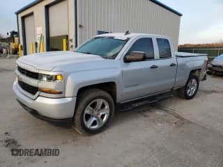 ✅ 2018 Chevrolet Silverado 1500 Custom • VIN: 1GCVKPEH8JZ231460 • Lot: 84731824. Wystawiony na Copart z przebiegiem 133 382 mil. Bezpłatny archiwum sprzedaży aukcyjnych z USA i szczegółowy raport historii pojazdu na DreamBid. Zdjęcie 1.