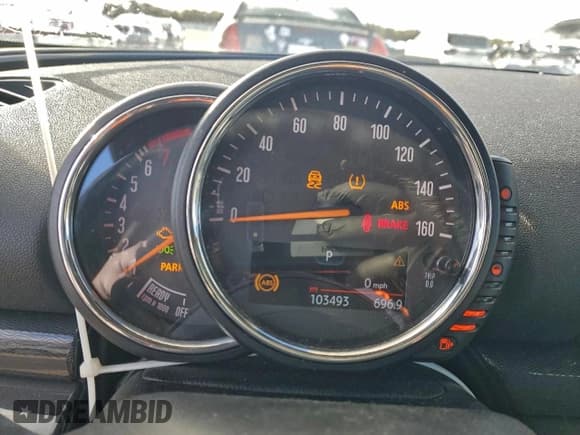 ✅ 2016 MINI Clubman • VIN: WMWLN5C59G2B27993 • Lot: 94456905. Wystawiony na Copart z przebiegiem 103 493 mil. Bezpłatny archiwum sprzedaży aukcyjnych z USA i szczegółowy raport historii pojazdu na DreamBid. Zdjęcie 9.