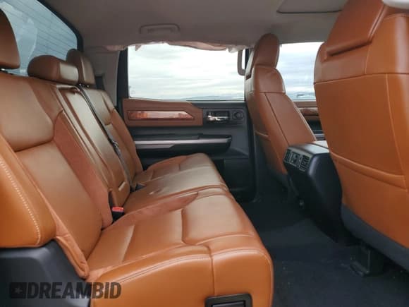 ✅ 2016 Toyota Tundra Platinum • VIN: 5TFAY5F14GX559563 • Лот: 54877815. Опубликован ранее на Copart с пробегом 176 089 миль. Бесплатный доступ к архиву аукционных продаж из США и подробный отчёт об истории автомобиля на DreamBid. Изображение 10.