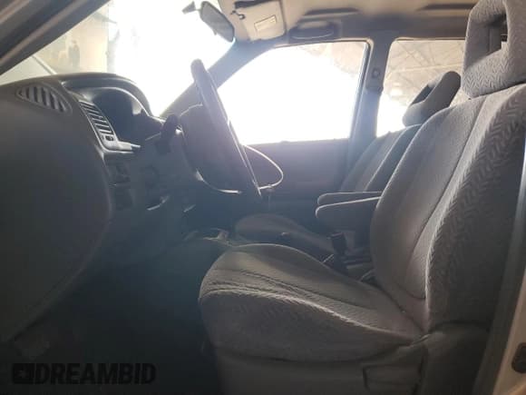 ✅ 2001 Suzuki Grand Vitara JLX • VIN: JS3TD62V614153085 • Lot: 85606554. Wystawiony na Copart z przebiegiem 219 243 mil. Bezpłatny archiwum sprzedaży aukcyjnych z USA i szczegółowy raport historii pojazdu na DreamBid. Zdjęcie 7.