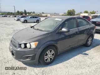 2013 Chevrolet Sonic LT с VIN 1G1JC5SB2D4144499, выставлен на аукционе Copart как лот 67112675 с пробегом 210 118 миль миль и Чистый • Clean title. История ставок и продаж доступна на DreamBid. Изображение 1.