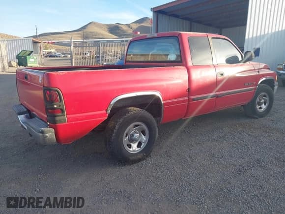 ✅ 2000 Dodge 1500 • VIN: 3B7HC12YXYG112962 • Lot: 43635070. Listed on IAAI with Not provided. Free auction sales archive from the USA and detailed vehicle history report at DreamBid. Image 4.