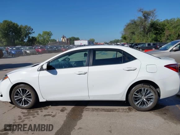 ✅ 2017 Toyota Corolla L • VIN: 2T1BURHE1HC952136 • Lot: 43296570. Wystawiony na IAAI z przebiegiem 178 399 mil. Bezpłatny archiwum sprzedaży aukcyjnych z USA i szczegółowy raport historii pojazdu na DreamBid. Zdjęcie 14.