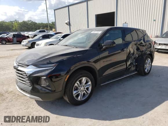 2021 Chevrolet Blazer LT z VIN 3GNKBBRA1MS568659, wystawiony jako Copart lot #46511543 z przebiegiem 45 609 mil mil oraz . Historia ofert i sprzedaży dostępna na DreamBid. Obrazek 1.