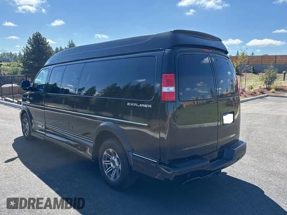 ✅ 2021 Chevrolet Express Cargo • VIN: 1GCWGBF7XM1184918 • Lot: 68499275. Listed on Copart with 81,114 mi. Free auction sales archive from the USA and detailed vehicle history report at DreamBid. Image 3.
