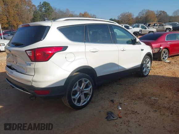 ✅ 2019 Ford Escape Titanium • VIN: 1FMCU9J96KUB94222 • Лот: 43706449. Опубликован ранее на IAAI с пробегом 68 107 миль. Бесплатный доступ к архиву аукционных продаж из США и подробный отчёт об истории автомобиля на DreamBid. Изображение 4.