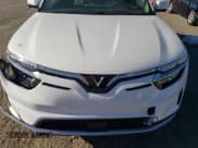 ✅ 2024 VinFast VF 8 Plus • VIN: RLLV1AFA6RH009038 • Lot: 79879874. Wystawiony na Copart z przebiegiem 1 467 mil. Bezpłatny archiwum sprzedaży aukcyjnych z USA i szczegółowy raport historii pojazdu na DreamBid. Zdjęcie 12.