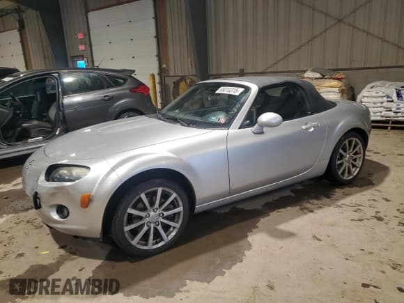 ✅ 2006 Mazda MX-5 Miata Touring • VIN: JM1NC25F360121863 • Lot: 88010315. Wystawiony na Copart z przebiegiem 39 541 mil. Bezpłatny archiwum sprzedaży aukcyjnych z USA i szczegółowy raport historii pojazdu na DreamBid. Zdjęcie 1.
