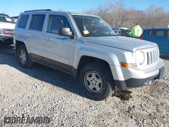 ✅ 2014 Jeep Patriot Sport • VIN: 1C4NJRBB8ED558233 • Лот: 43633685. Опубликован ранее на IAAI с пробегом 205 055 миль. Бесплатный доступ к архиву аукционных продаж из США и подробный отчёт об истории автомобиля на DreamBid. Изображение 1.