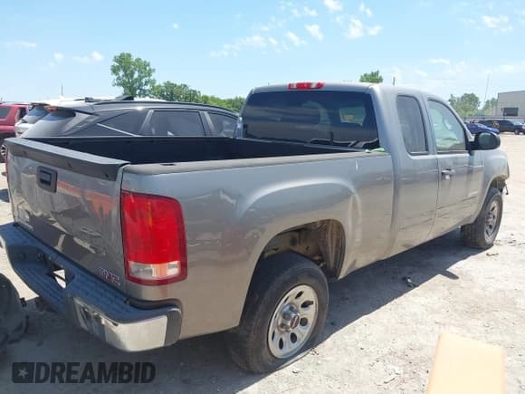 ✅ 2009 GMC Sierra 1500 SL • VIN: 2GTEC19C091128840 • Лот: 42819854. Опубликован ранее на IAAI с пробегом 290 467 миль. Бесплатный доступ к архиву аукционных продаж из США и подробный отчёт об истории автомобиля на DreamBid. Изображение 4.