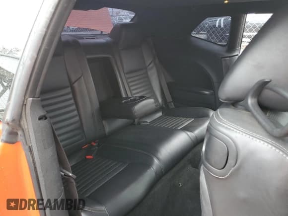 ✅ 2013 Dodge Challenger R/T Plus • VIN: 2C3CDYBTXDH733606 • Lot: 83748764. Wystawiony na Copart z przebiegiem 179 639 mil. Bezpłatny archiwum sprzedaży aukcyjnych z USA i szczegółowy raport historii pojazdu na DreamBid. Zdjęcie 10.