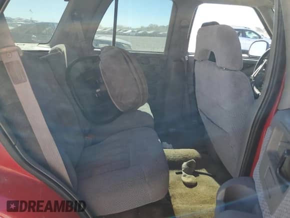 ✅ 1996 Chevrolet Blazer • VIN: 1GNDT13W9T2285134 • Lot: 86460795. Wystawiony na Copart z przebiegiem 262 482 mil. Bezpłatny archiwum sprzedaży aukcyjnych z USA i szczegółowy raport historii pojazdu na DreamBid. Zdjęcie 11.