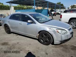 2011 Chevrolet Malibu 1LS z VIN 1G1ZB5E15BF323713, wystawiony jako Copart lot #69056474 z przebiegiem 144 483 mil mil oraz Szkoda całkowita • Salvage title. Historia ofert i sprzedaży dostępna na DreamBid. Obrazek 4.