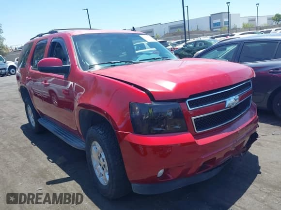 ✅ 2013 Chevrolet Tahoe LT • VIN: 1GNSCBE00DR145715 • Lot: 42722381. Wystawiony na IAAI z przebiegiem 145 982 mil. Bezpłatny archiwum sprzedaży aukcyjnych z USA i szczegółowy raport historii pojazdu na DreamBid. Zdjęcie 1.