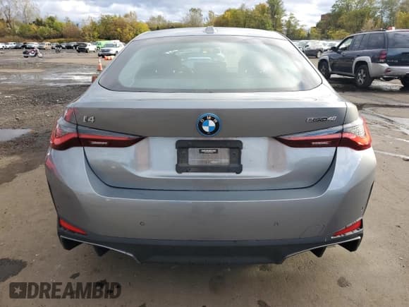 ✅ 2022 BMW i4 eDrive40 • VIN: WBY73AW00NFN08359 • Lot: 86856475. Wystawiony na Copart z przebiegiem 60 323 mil. Bezpłatny archiwum sprzedaży aukcyjnych z USA i szczegółowy raport historii pojazdu na DreamBid. Zdjęcie 6.