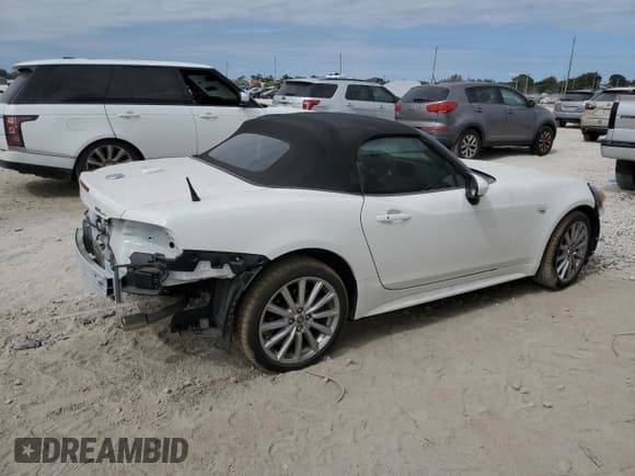 ✅ 2020 FIAT 124 Spider Abarth • VIN: JC1NFAEK9L0143941 • Lot: 45528865. Listed on Copart with 35,322 mi. Free auction sales archive from the USA and detailed vehicle history report at DreamBid. Image 3.