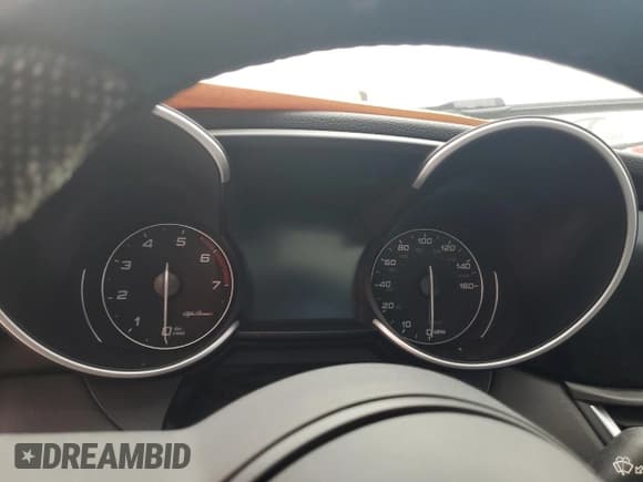 ✅ 2022 Alfa Romeo Giulia Ti • VIN: ZARFAMBN9N7654264 • Lot: 74699724. Wystawiony na Copart z przebiegiem Nie podano. Bezpłatny archiwum sprzedaży aukcyjnych z USA i szczegółowy raport historii pojazdu na DreamBid. Zdjęcie 9.