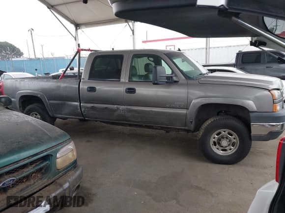 ✅ 2006 Chevrolet Silverado 2500HD Work Truck • VIN: 1GCHC23D66F211567 • Лот: 42153938. Опубликован ранее на IAAI с пробегом 258 918 миль. Бесплатный доступ к архиву аукционных продаж из США и подробный отчёт об истории автомобиля на DreamBid. Изображение 12.