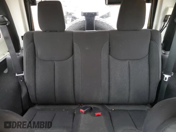 ✅ 2016 Jeep Wrangler Black Bear • VIN: 1C4AJWAGXGL169919 • Lot: 51573455. Wystawiony na Copart z przebiegiem 98 406 mil. Bezpłatny archiwum sprzedaży aukcyjnych z USA i szczegółowy raport historii pojazdu na DreamBid. Zdjęcie 10.