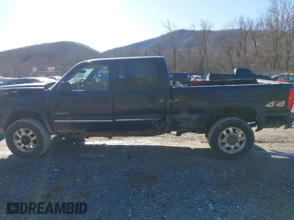 ✅ 2005 Chevrolet Silverado 2500HD LS • VIN: 1GCHK23U65F800202 • Lot: 41501212. Wystawiony na IAAI z przebiegiem 247 454 mil. Bezpłatny archiwum sprzedaży aukcyjnych z USA i szczegółowy raport historii pojazdu na DreamBid. Zdjęcie 14.