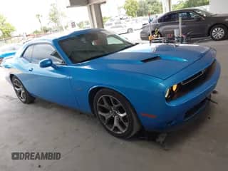 2015 Dodge Challenger R/T Plus z VIN 2C3CDZBT9FH913572, wystawiony jako IAAI lot #43128110 z przebiegiem 60 426 mil mil oraz . Historia ofert i sprzedaży dostępna na DreamBid. Obrazek 1.