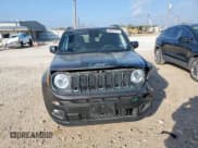 ✅ 2018 Jeep Renegade Altitude • VIN: ZACCJABBXJPG80225 • Lot: 89632815. Wystawiony na Copart z przebiegiem 73 871 mil. Bezpłatny archiwum sprzedaży aukcyjnych z USA i szczegółowy raport historii pojazdu na DreamBid. Zdjęcie 5.
