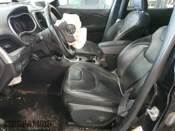 ✅ 2018 Jeep Cherokee Overland • VIN: 1C4PJMJX1JD597975 • Lot: 67560015. Listed on Copart with 83,871 mi. Free auction sales archive from the USA and detailed vehicle history report at DreamBid. Image 7.