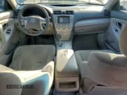 ✅ 2007 Toyota Camry LE • VIN: 4T1BE46K97U152447 • Lot: 95094045. Wystawiony na Copart z przebiegiem 191 066 mil. Bezpłatny archiwum sprzedaży aukcyjnych z USA i szczegółowy raport historii pojazdu na DreamBid. Zdjęcie 8.