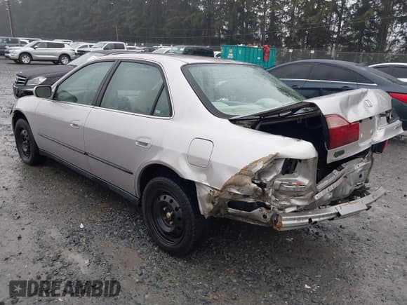 ✅ 1998 Honda Accord LX • VIN: 1HGCG5645WA033628 • Лот: 43864348. Опубликован ранее на IAAI с пробегом 226 932 миль. Бесплатный доступ к архиву аукционных продаж из США и подробный отчёт об истории автомобиля на DreamBid. Изображение 3.