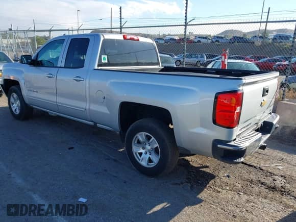 2019 Chevrolet Silverado 1500 LT z VIN 2GCRCPEC4K1119591, wystawiony jako IAAI lot #43316471 z przebiegiem 36 980 mil mil oraz . Historia ofert i sprzedaży dostępna na DreamBid. Obrazek 3.