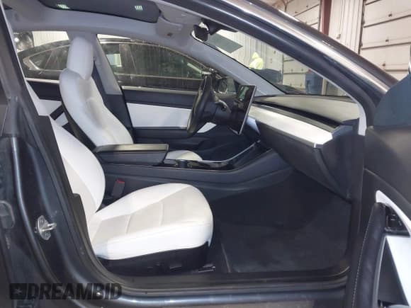 ✅ 2020 Tesla Model 3 Performance • VIN: 5YJ3E1EC3LF641768 • Lot: 41542615. Wystawiony na IAAI z przebiegiem 43 343 mil. Bezpłatny archiwum sprzedaży aukcyjnych z USA i szczegółowy raport historii pojazdu na DreamBid. Zdjęcie 5.