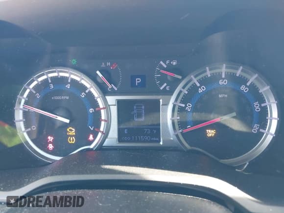 ✅ 2015 Toyota 4Runner SR5 • VIN: JTEZU5JRXF5093235 • Lot: 43612570. Listed on IAAI with 111,590 mi. Free auction sales archive from the USA and detailed vehicle history report at DreamBid. Image 7.