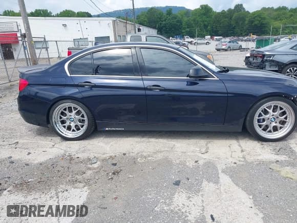 ✅ 2012 BMW 3 Series 335i • VIN: WBA3A9G59CNN67442 • Лот: 42439467. Опубликован ранее на IAAI с пробегом 106 371 миль. Бесплатный доступ к архиву аукционных продаж из США и подробный отчёт об истории автомобиля на DreamBid. Изображение 14.