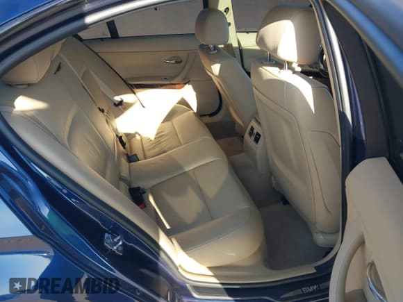 ✅ 2011 BMW 3 Series 335i xDrive • VIN: WBAPL5G56BNN22042 • Lot: 42232806. Listed on IAAI with 118,567 mi. Free auction sales archive from the USA and detailed vehicle history report at DreamBid. Image 8.