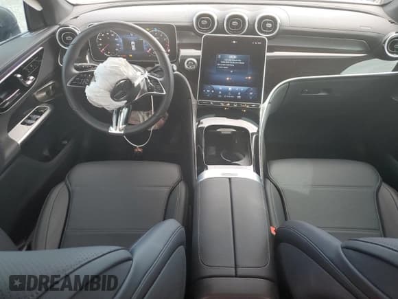 ✅ 2024 Mercedes-Benz GLC 300 • VIN: W1NKM4GB6RU042411 • Lot: 80707755. Wystawiony na Copart z przebiegiem 5 875 mil. Bezpłatny archiwum sprzedaży aukcyjnych z USA i szczegółowy raport historii pojazdu na DreamBid. Zdjęcie 8.