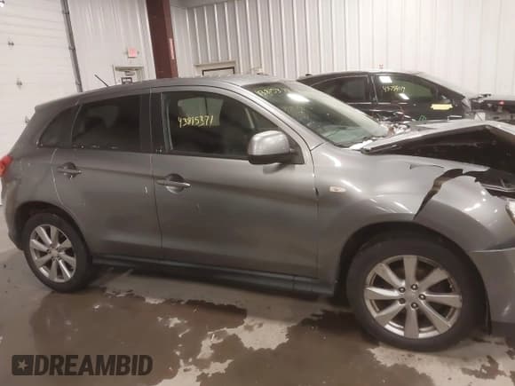 ✅ 2014 Mitsubishi Outlander ES • VIN: 4A4AR3AU2EE003949 • Lot: 43815371. Wystawiony na IAAI z przebiegiem 163 112 mil. Bezpłatny archiwum sprzedaży aukcyjnych z USA i szczegółowy raport historii pojazdu na DreamBid. Zdjęcie 13.