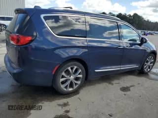 ✅ 2018 Chrysler Pacifica Limited • VIN: 2C4RC1GG5JR229014 • Lot: 82126405. Wystawiony na Copart z przebiegiem 97 683 mil. Bezpłatny archiwum sprzedaży aukcyjnych z USA i szczegółowy raport historii pojazdu na DreamBid. Zdjęcie 3.