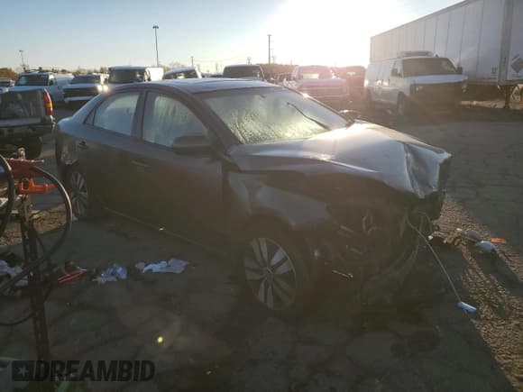 ✅ 2013 Kia Forte EX • VIN: KNAFU4A21D5721469 • Lot: 90328205. Wystawiony na Copart z przebiegiem 185 072 mil. Bezpłatny archiwum sprzedaży aukcyjnych z USA i szczegółowy raport historii pojazdu na DreamBid. Zdjęcie 4.