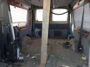 ✅ 1997 Ford Econoline Commercial • VIN: 1FDEE14L2VHA84795 • Lot: 43679494. Wystawiony na IAAI z przebiegiem 215 174 mil. Bezpłatny archiwum sprzedaży aukcyjnych z USA i szczegółowy raport historii pojazdu na DreamBid. Zdjęcie 8.