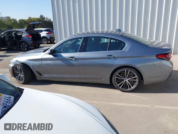 ✅ 2021 BMW 5 Series 530e • VIN: WBA13AG08MCG67152 • Лот: 42619409. Опубликован ранее на IAAI с пробегом 42 705 миль. Бесплатный доступ к архиву аукционных продаж из США и подробный отчёт об истории автомобиля на DreamBid. Изображение 14.
