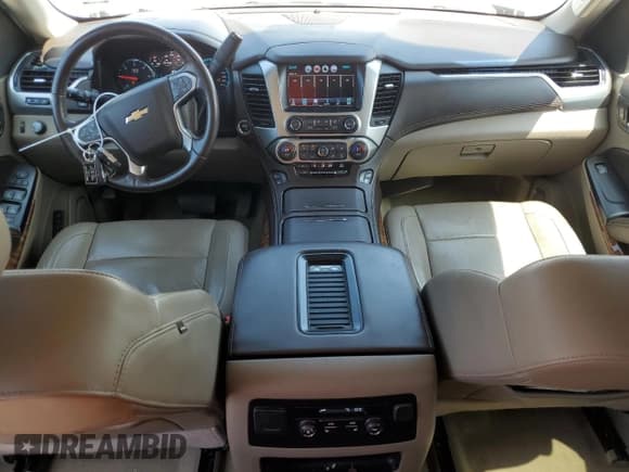 ✅ 2018 Chevrolet Suburban Premier • VIN: 1GNSCJKC1JR141404 • Lot: 54263705. Wystawiony na Copart z przebiegiem 200 571 mil. Bezpłatny archiwum sprzedaży aukcyjnych z USA i szczegółowy raport historii pojazdu na DreamBid. Zdjęcie 8.