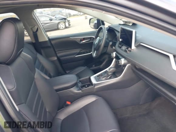 ✅ 2024 Toyota RAV4 XLE Premium • VIN: 2T3A1RFV3RC462216 • Lot: 43183387. Wystawiony na IAAI z przebiegiem 23 819 mil. Bezpłatny archiwum sprzedaży aukcyjnych z USA i szczegółowy raport historii pojazdu na DreamBid. Zdjęcie 5.