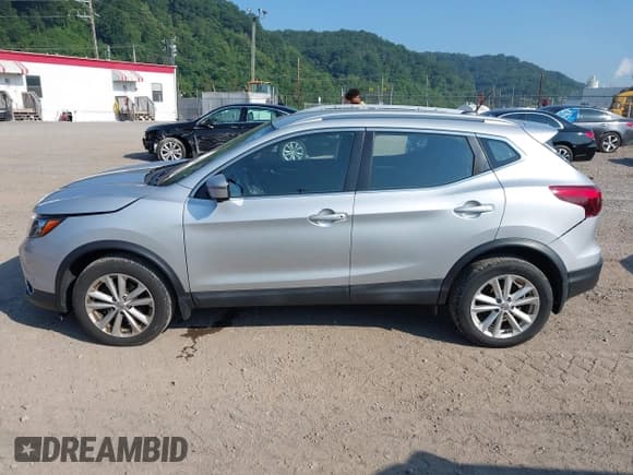 ✅ 2017 Nissan Rogue S • VIN: JN1BJ1CR1HW105163 • Лот: 42730135. Опубликован ранее на IAAI с пробегом 123 266 миль. Бесплатный доступ к архиву аукционных продаж из США и подробный отчёт об истории автомобиля на DreamBid. Изображение 14.